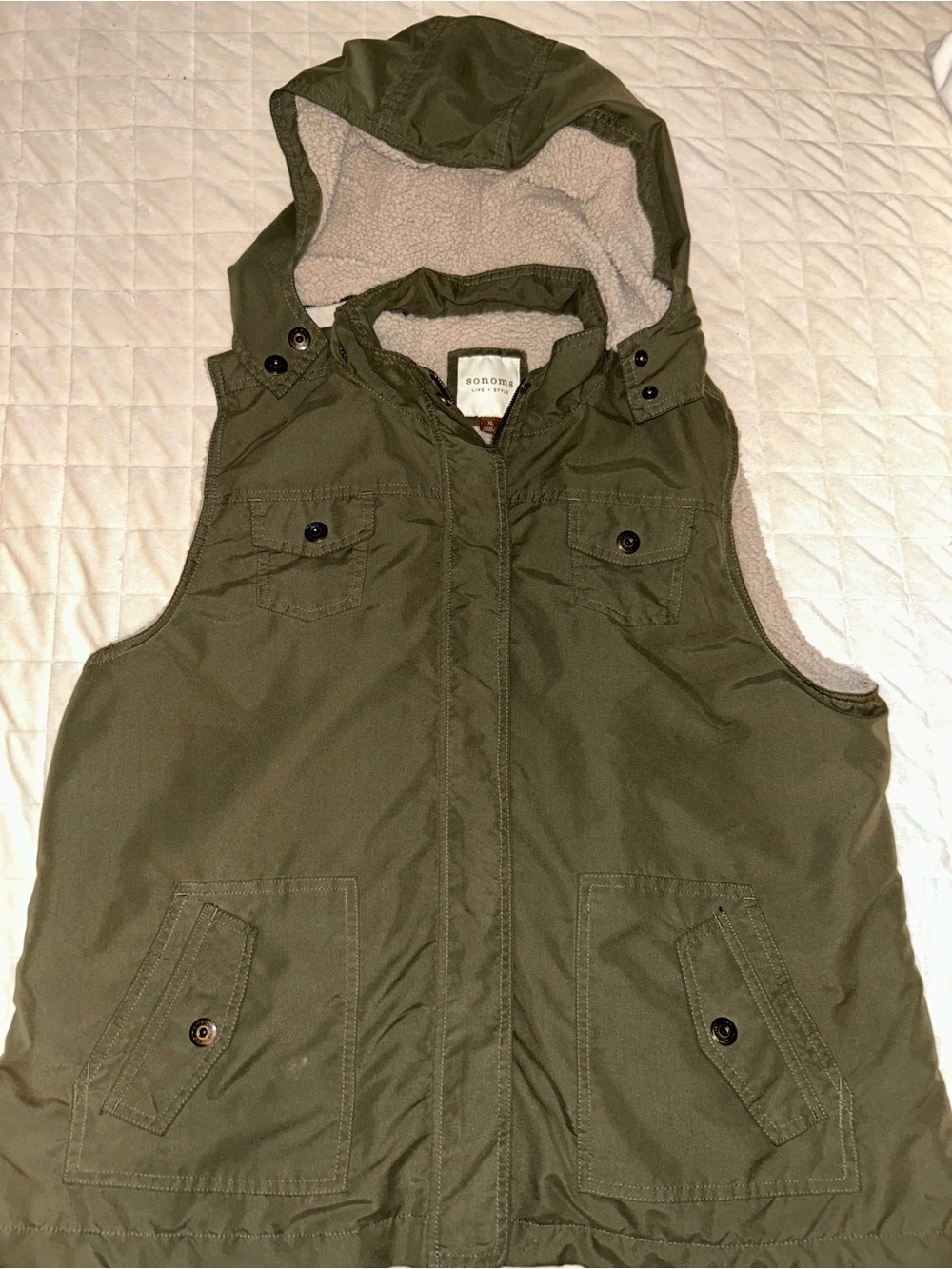 Sonoma sherpa lined vest with detachable hood. Womens XL. Olive green and cream